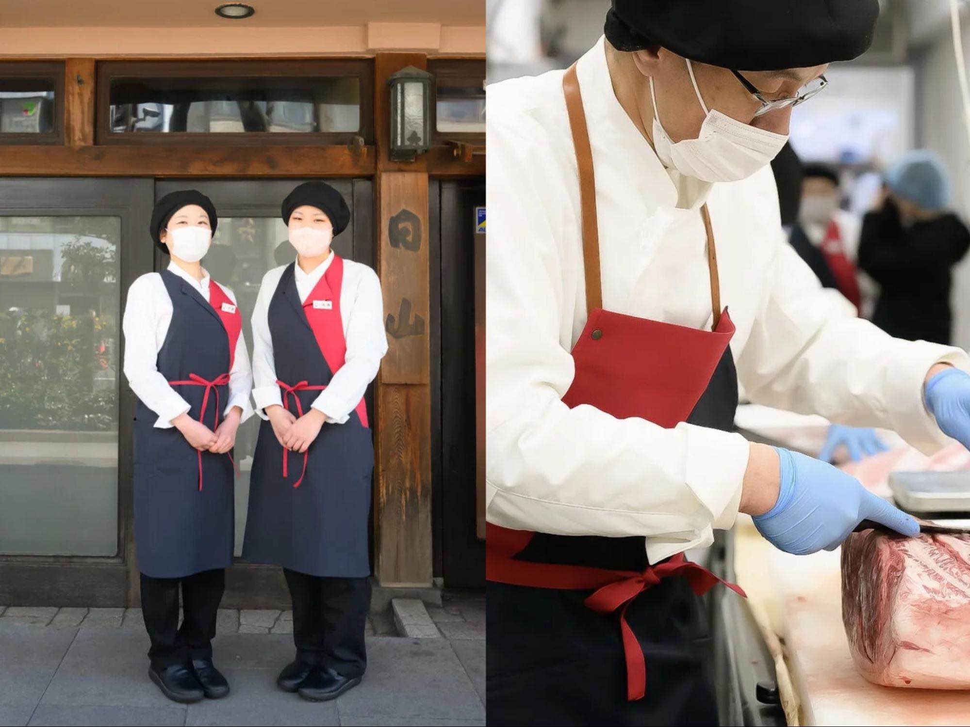 ネイビーと赤のエプロンを着用した精肉店スタッフ