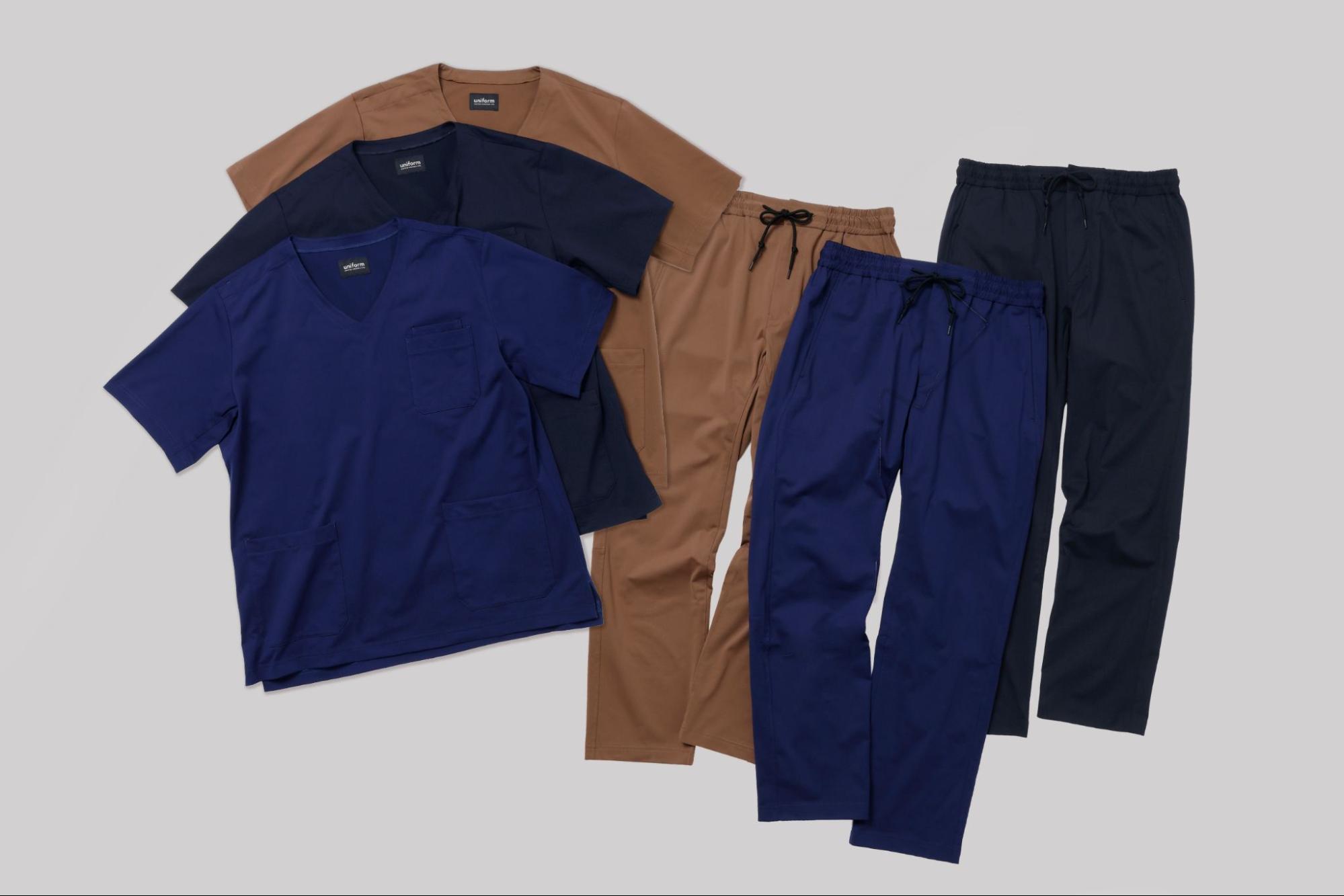 広げて置かれているネイビーとブラウンのクリニック制服