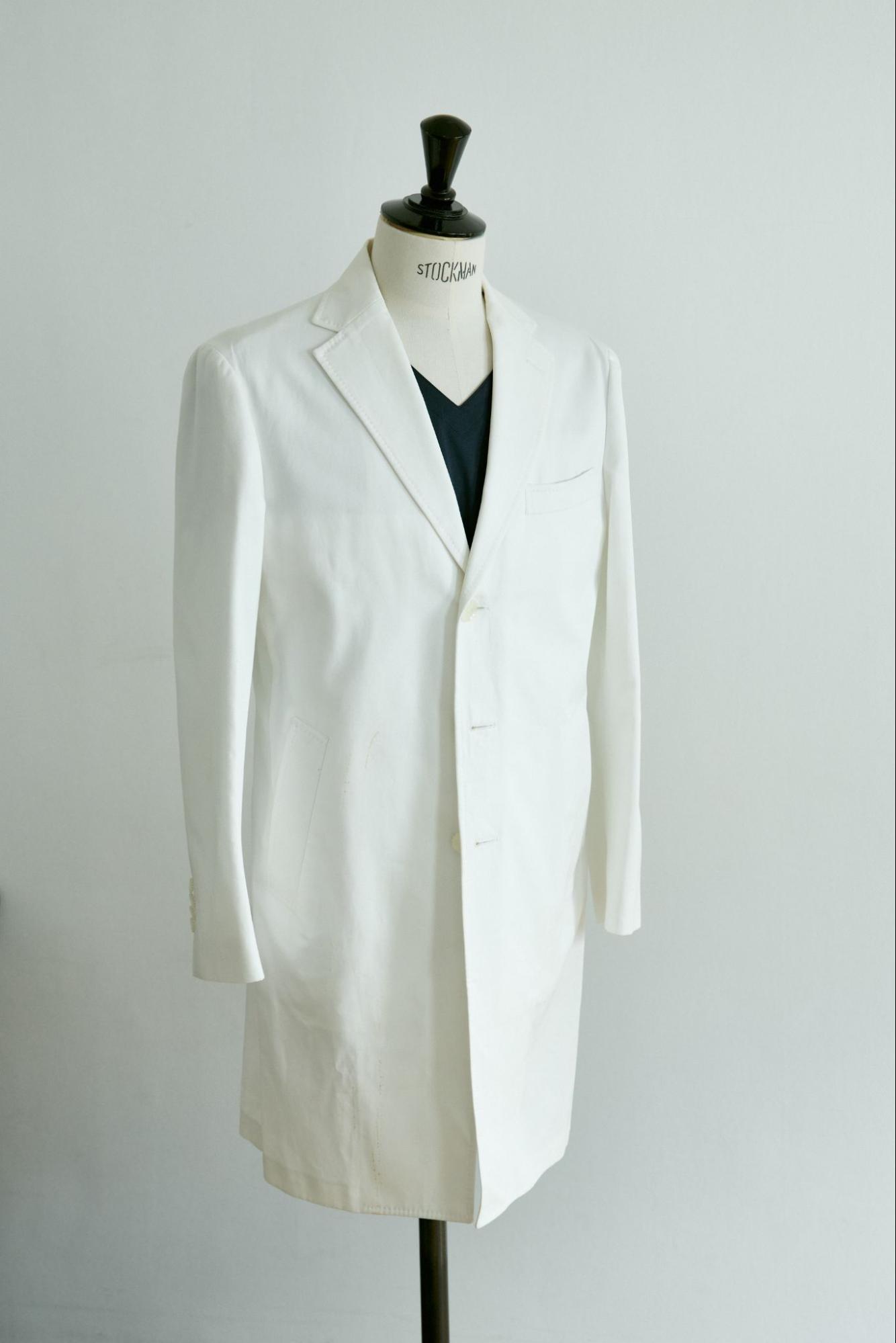 白衣を着せているトルソー